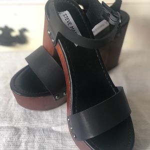 Steve Madden Wedge Sandal Size 8